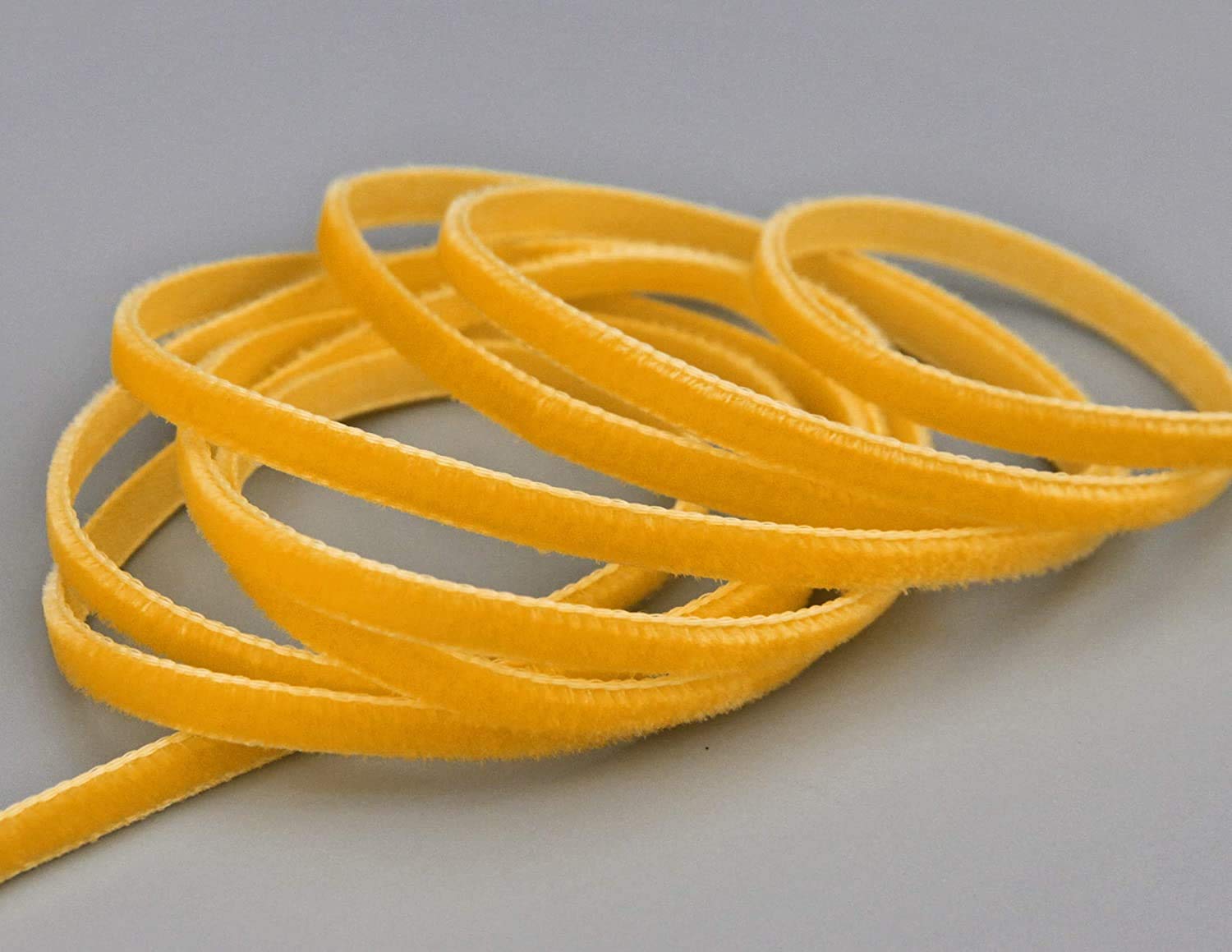 Finemark 3m x 9mm Dark Yellow Velvet Ribbon, Classic Style, Solid Pattern, General Occasion