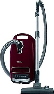 Miele Complete C3 Pure Red PowerLine / Bodenstaubsauger mit Beutel / 890 Watt / 12 m Aktionsradius / Universal-Bodendüse / integriertes 3-teiliges Zubehör / Brombeerrot