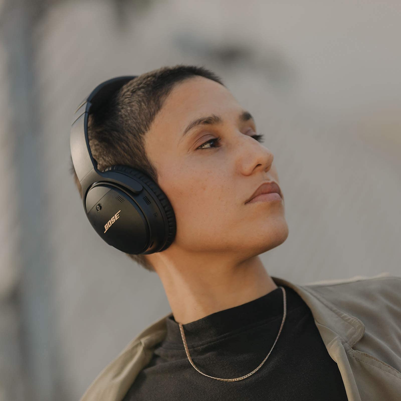 (Refurbished) Bose QuietComfort 35 Series 2 Gaming Headset — Comfortable Noise Cancelling Headphones Black