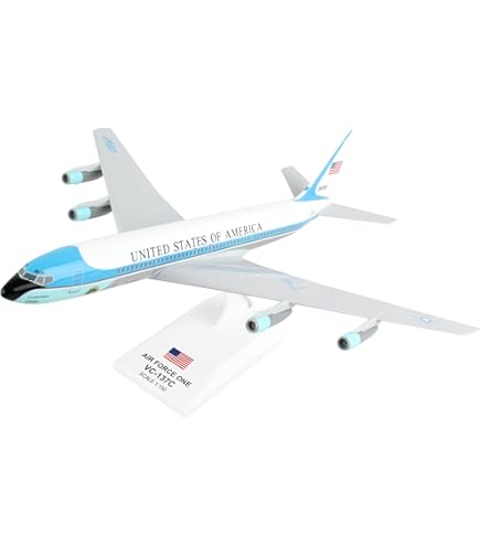 Amazon.com: Daron Skymarks SKR877 Pan American World Airways 707 1