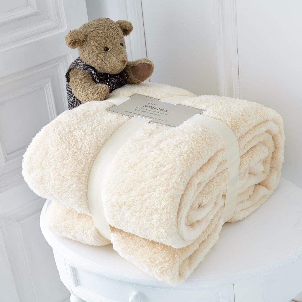 Hachette Teddy Fleece Throw Blanket Soft Warm Throw Over Sofa Bed Travel Bedspread Blanket (Cream, Double - 150 x 200 cm)