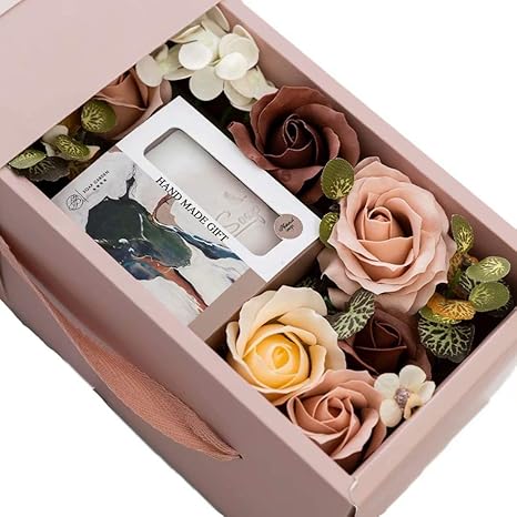 Amazon ソープフラワー プレゼント 枯れない花 薔薇 造花 花束 バラ 石鹸花 ローズ おしゃれ ギフトボックス 香り 贈り物 誕生日 結婚祝い 母の日 卒業記念 敬老の日 感謝 バレンタイン 記念日 開店祝い 還暦 シイエムエム 造花 オンライン通販
