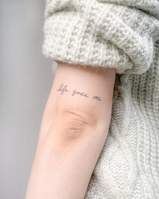 Amazon Instant Tattoo Life Goes On ライフゴーズオン Bts レタリングタトゥー 本物のようにリアル テカリがない 水無しで完成する簡単な タトゥーシール タトゥーステッカー 1個 2枚入り Instant Tattoo インスタントタトゥー ビューティー 通販