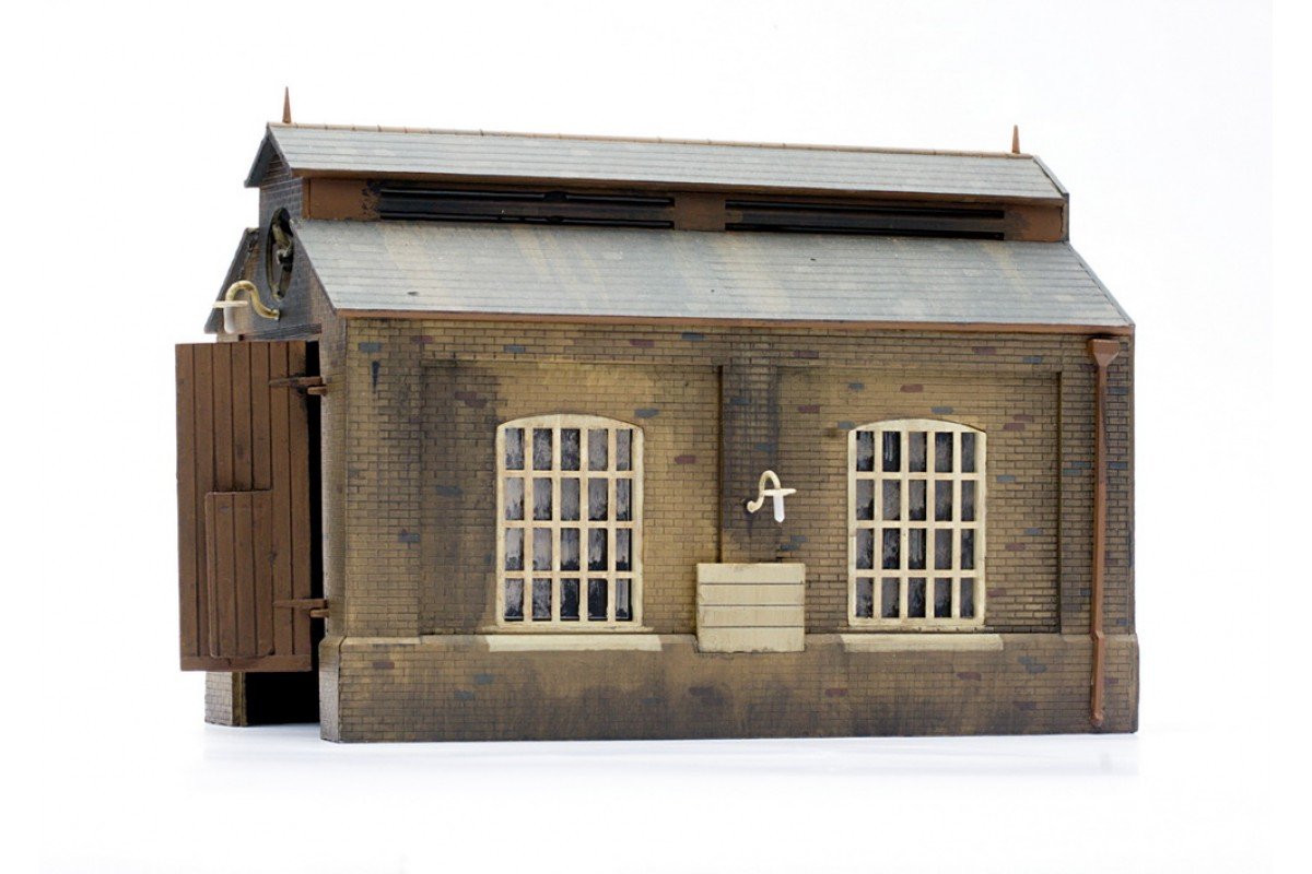 Dapol Model Railway Engine Shed Plastic Kit - OO Gauge 1/76
