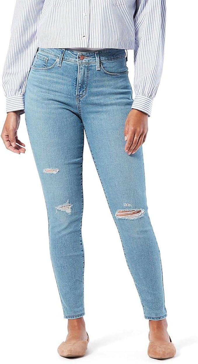 Signature By Levi Strauss Co Gold Label Women S Totally Shaping Skinny Jeans At Amazon Women S Jeans Store