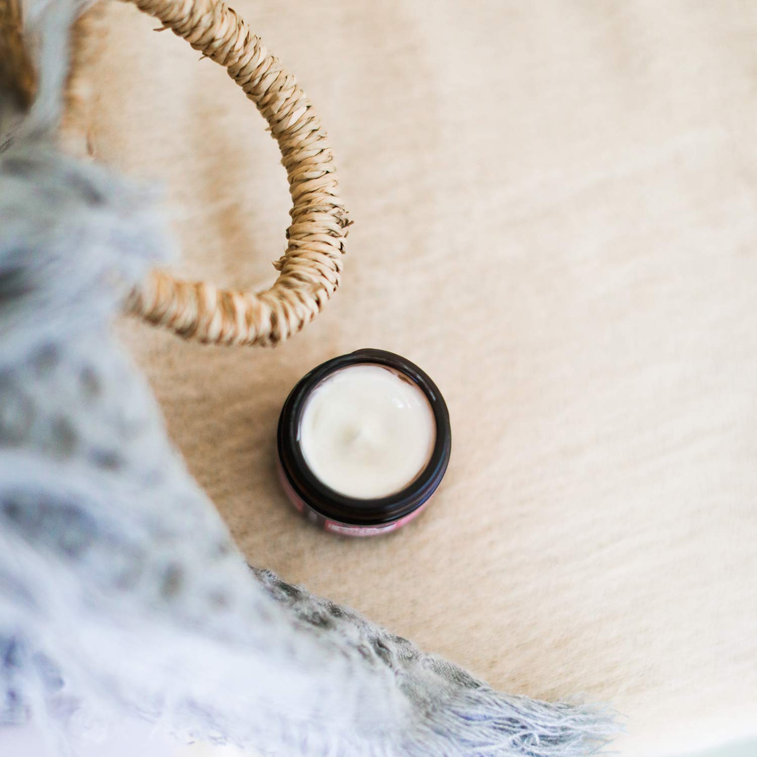 leven rose eye cream