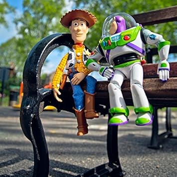 buzz lightyear y woody amigos interactivos