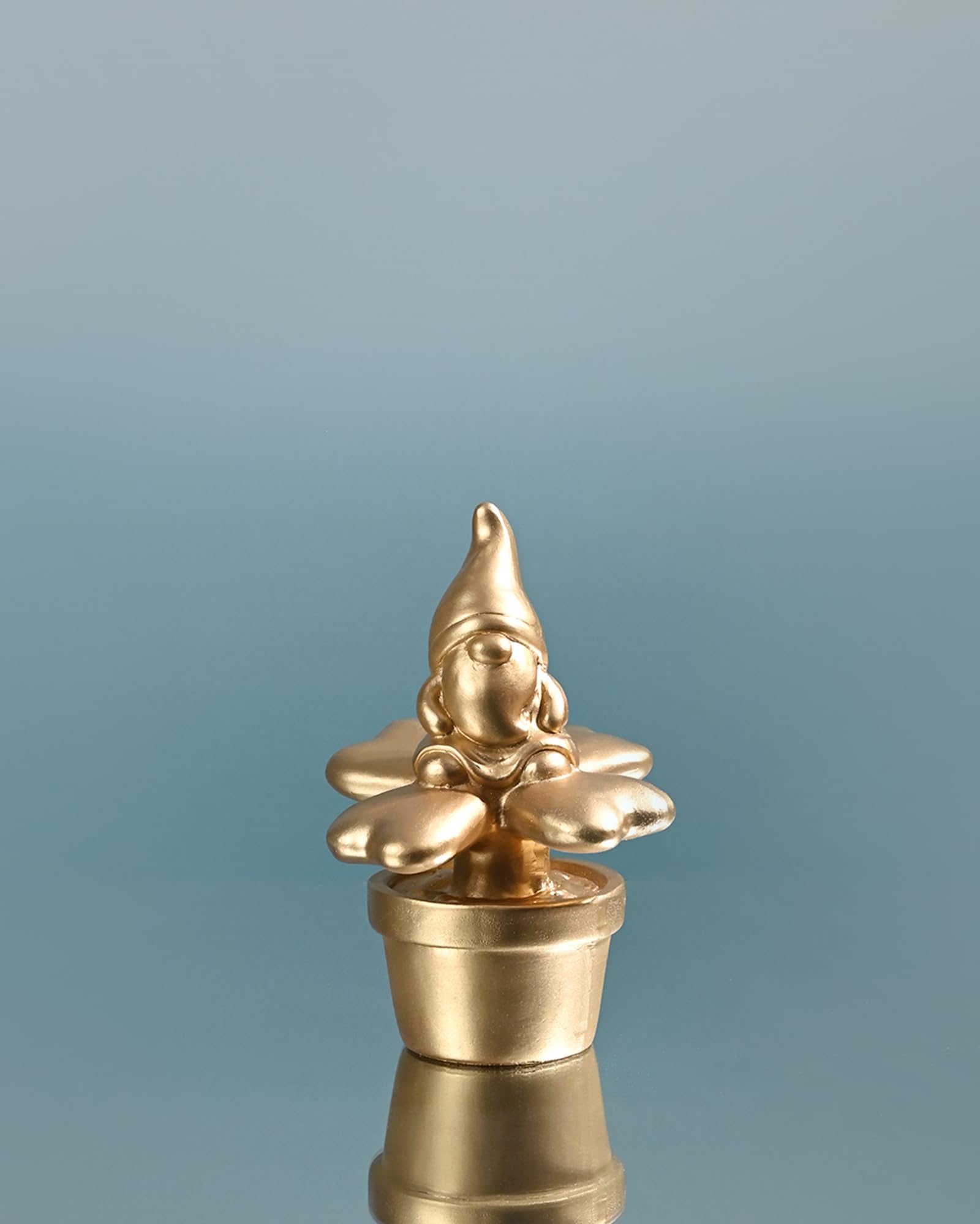 Photo 1 of St. Patrick's Day Gnomes Decor Standing Figurines Spring Resin Irish Gold Clover Gnome Elf Scandinavian Nordic Elf Figurine for Saint Patrick's Day Party Tabletop Mantle Decorations