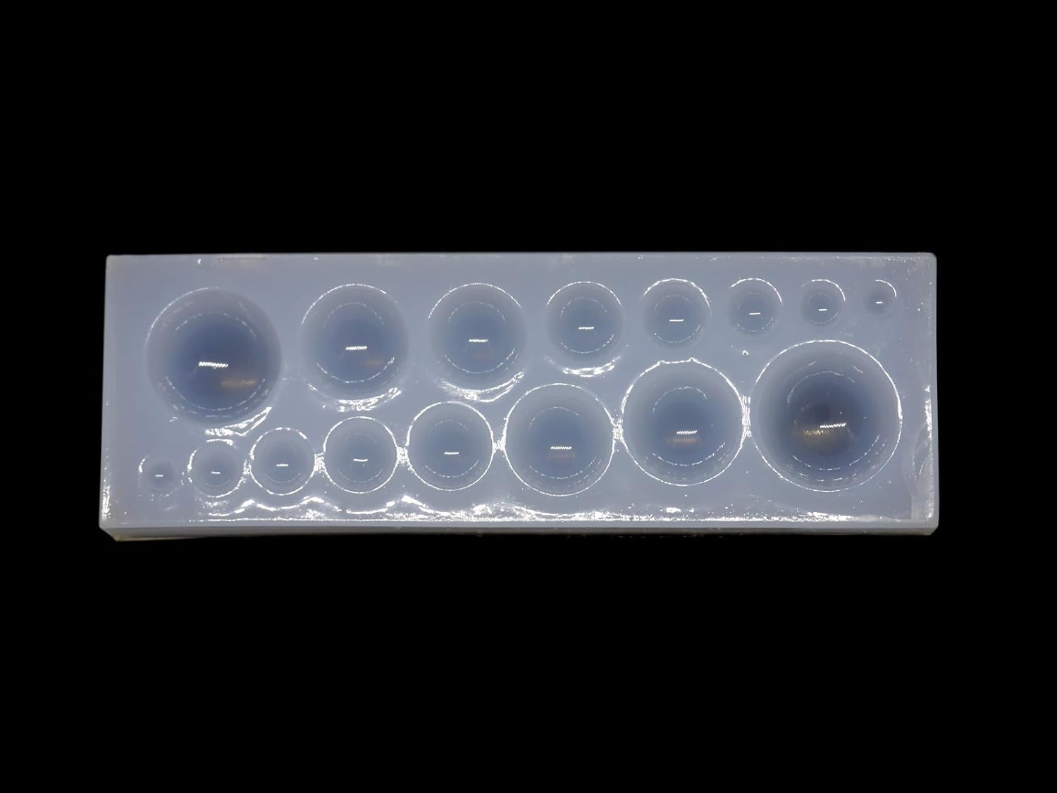 Amazon Co Jp シリコン型 モールド 8サイズの半球を2個ずつ作れる シリコンモールド レジン オルゴナイト アロマストーン ホビー