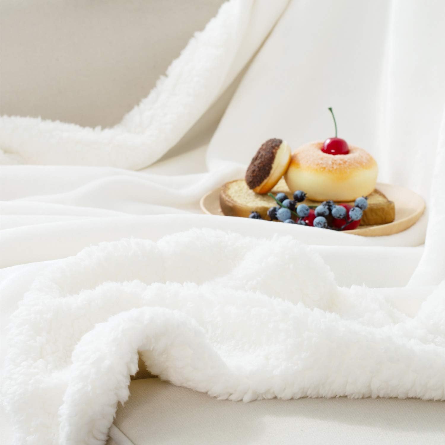Bedsure Sherpa Fleece Blanket Throw Size White Plush Throw Blanket Fuzzy Soft Blanket Microfiber: Home & Kitchen