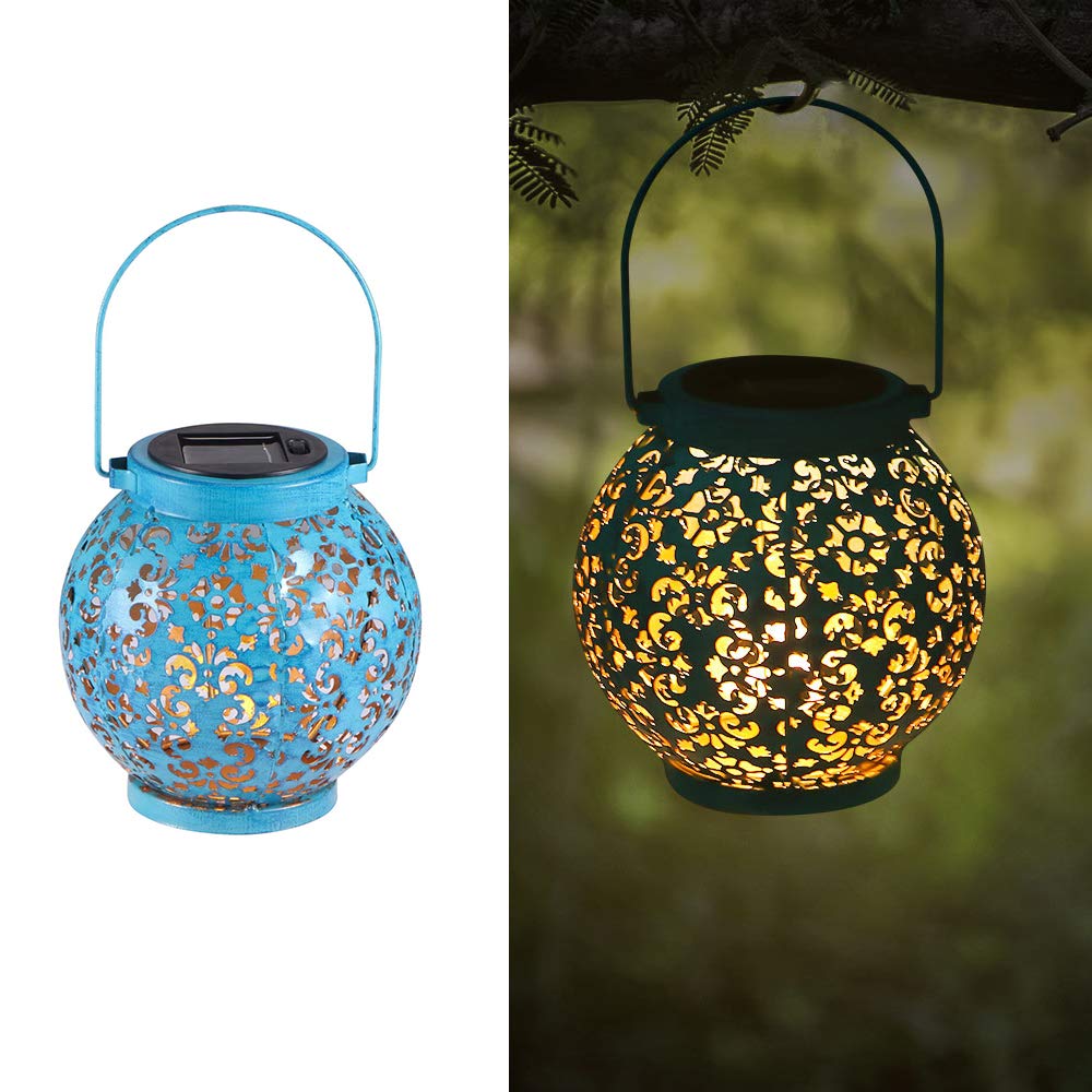 Solar Lantern Outdoor Garden Lights Retro Metal Hollow Hanging Lamp, Christmas Famliy Gift Home Party Decoration for Porch Yard Lawn Patio Courtyard