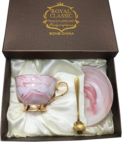 Amazon Co Jp コーヒーカップ おしゃれ マグカップ ティーカップ 陶器 アフタヌーンティー 紅茶 北欧 カップ ソーサー 匙 プレゼント ギフト ピンク 1set ホーム キッチン