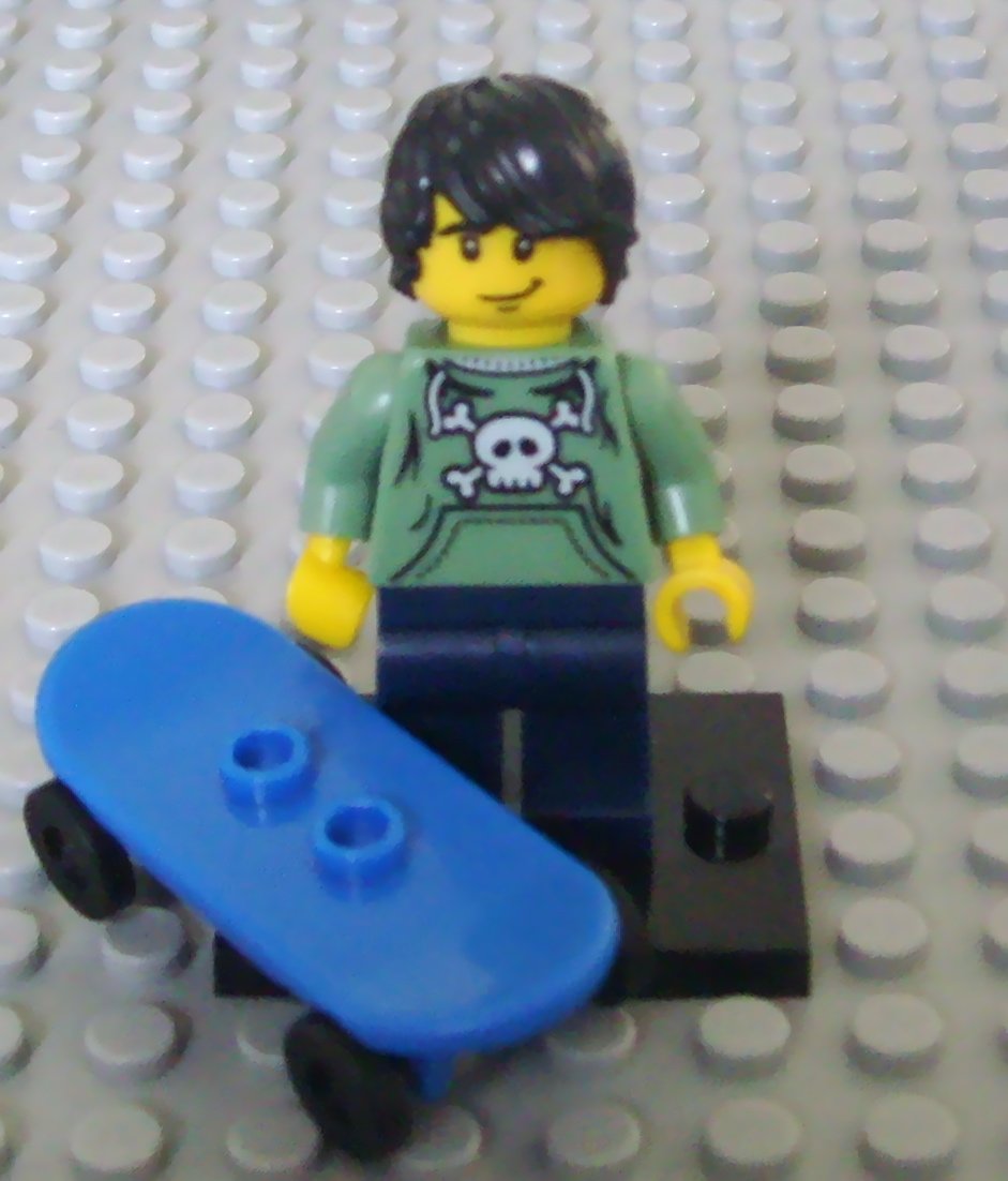 LEGO Collectable Minifigures: Skater Minifigure (Series 1) (Bagged)