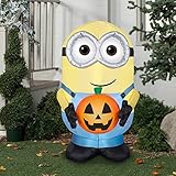 Halloween inflatable Minion Dave Holding Pumpkin By Gemmy