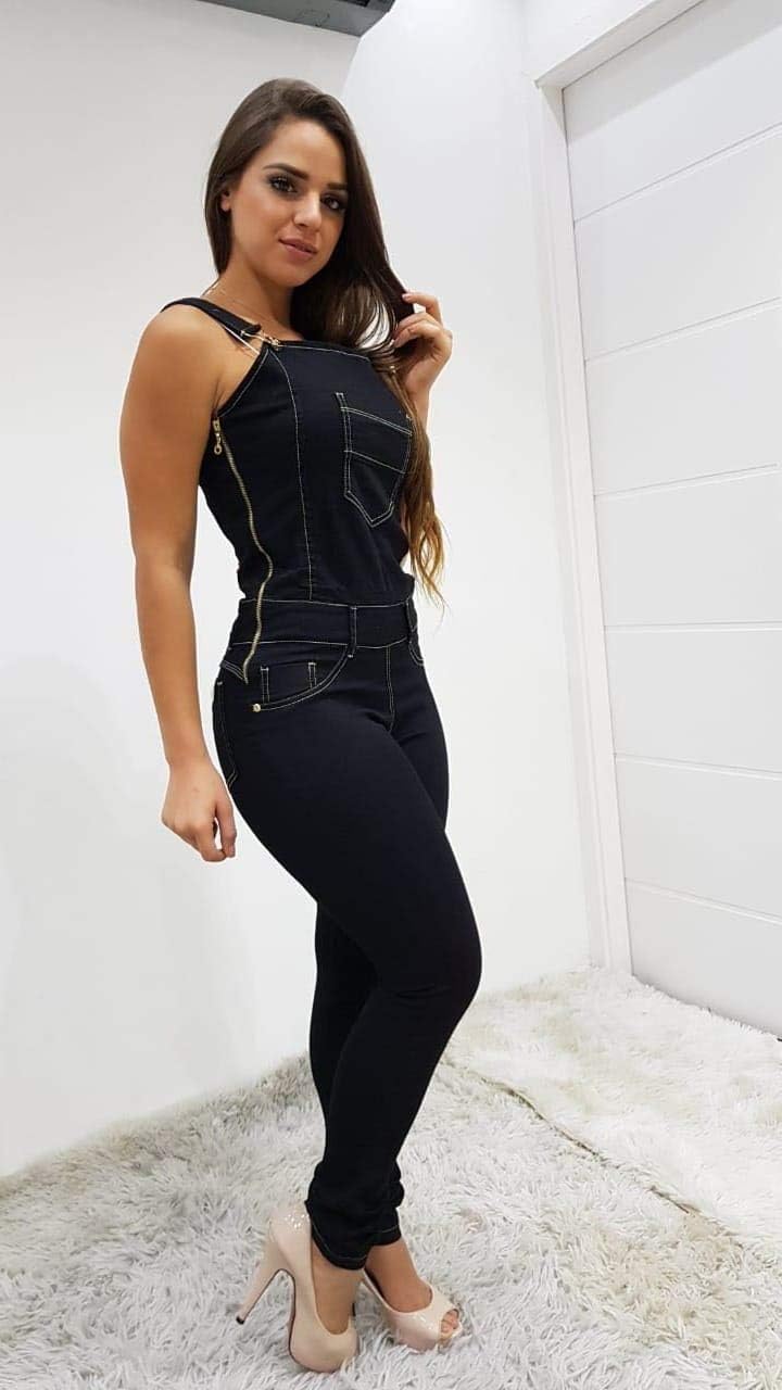 jardineira jeans rasgada