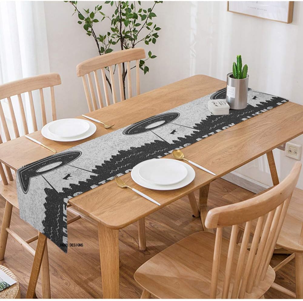 HGOD DESIGNS Ufo Table Runner,Vintage Aliens Attack With Spaceship And Ufo Light Ray To Earth Cotton Linen Table Runner Home Decor For Kitchen Dinner Tea Table Cloth Placemat 14"X72"