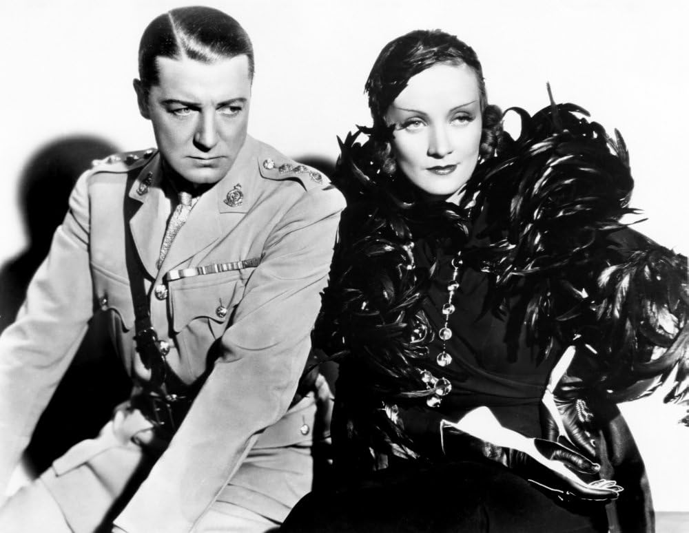 Amazon Com Posterazzi Shanghai Express Clive Brook Marlene Dietrich 1932 Photo Poster Print 14 X 11 Posters Prints