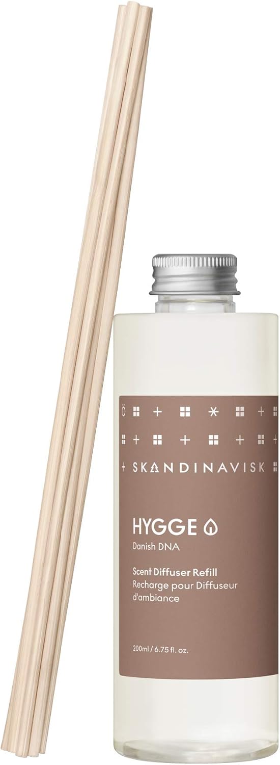 Skandinavisk Hygge 'Cosiness' Scent Diffuser Refill with 8 Reeds. Fragrance Notes: Black Tea and Mint, Apple and Cinnamon. 6.75 fl. oz.