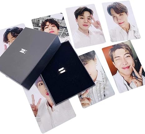 Amazon Co Jp Glorwefy Kpop 人気韓流グッズ 防弾少年団 リング 指輪 カップルリング Hip Hop風 収納ボックス付き Lomoカード付き 人気 アルバム オシャレ オープニング ログ フェージングなし ステンレス鋼 レタリング 男女兼用 応援グッズ 18mm ホーム キッチン