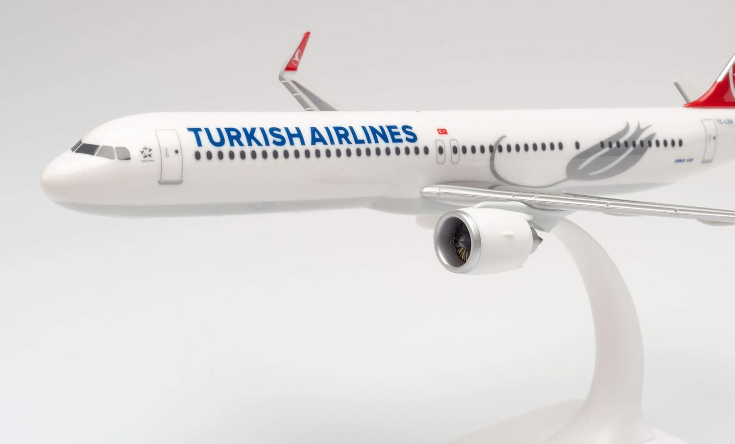 Herpa Snap-Fit airplane model Turkish Airlines Airbus A321neo, on a scale of 1:200, plastic miniature with pedestal, collectors edition - Image 5