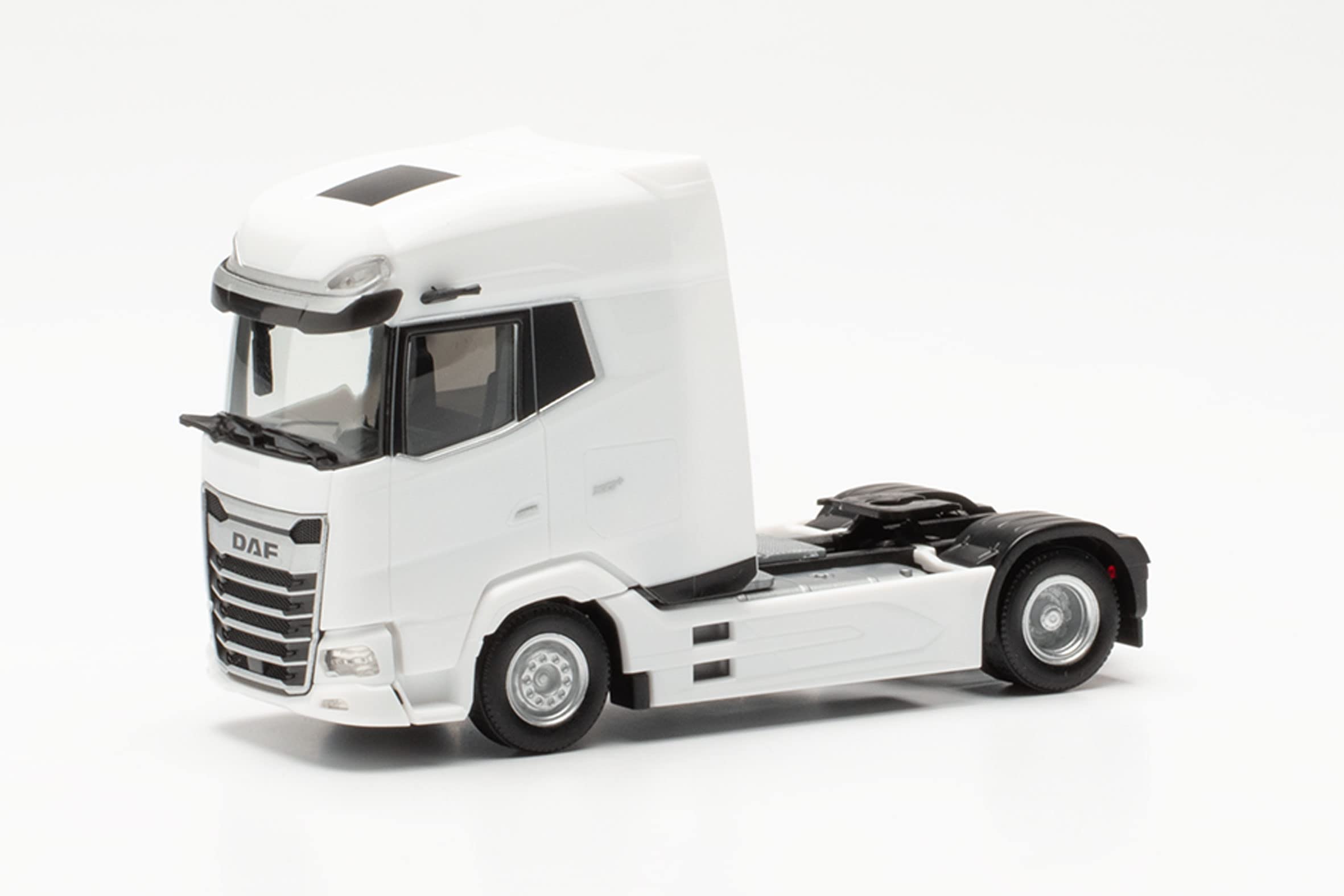 herpa truck model DAF XG+ Tractor, true to its original scale of 1:87, plastic truck for diorama, made in Germany, model building, collectors edition, Colour: White
