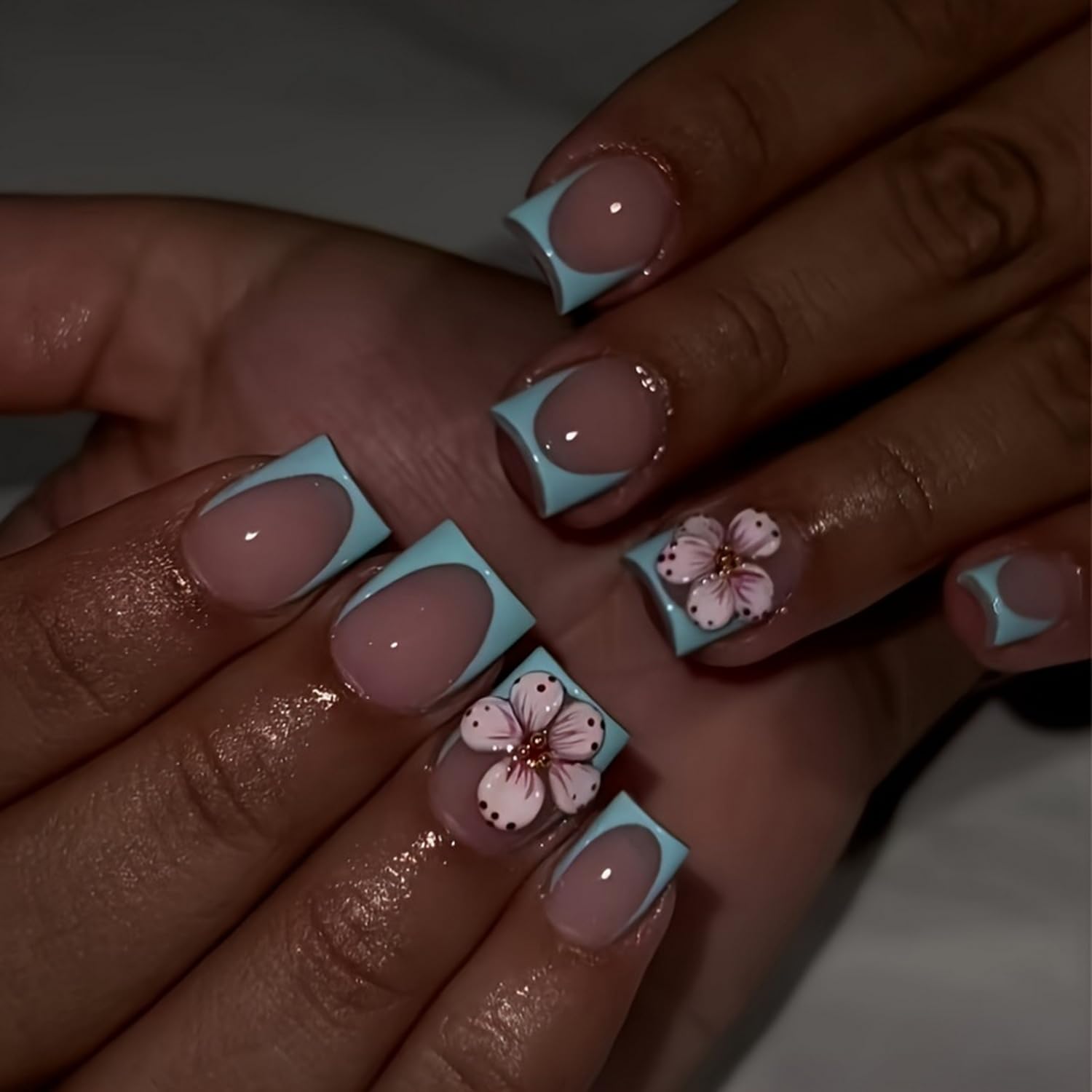 Summer Press on Nails Short Square Fake Nails Blue French Tip Press ones False Nails with 3D Flower designs Charm Acrylic Nails Glossy Glue on Nails for Women Girls Vacation Stick on Nails 24pcs