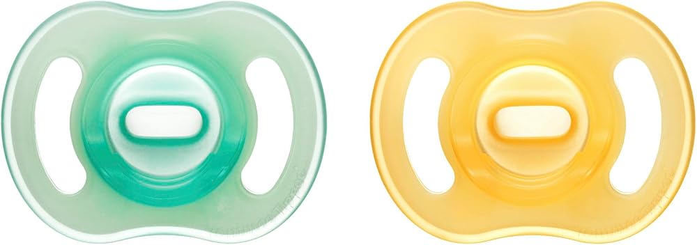 Tommee Tippee Ultra-Light StayPut Night Glow Soother 0-6m 2 Pack