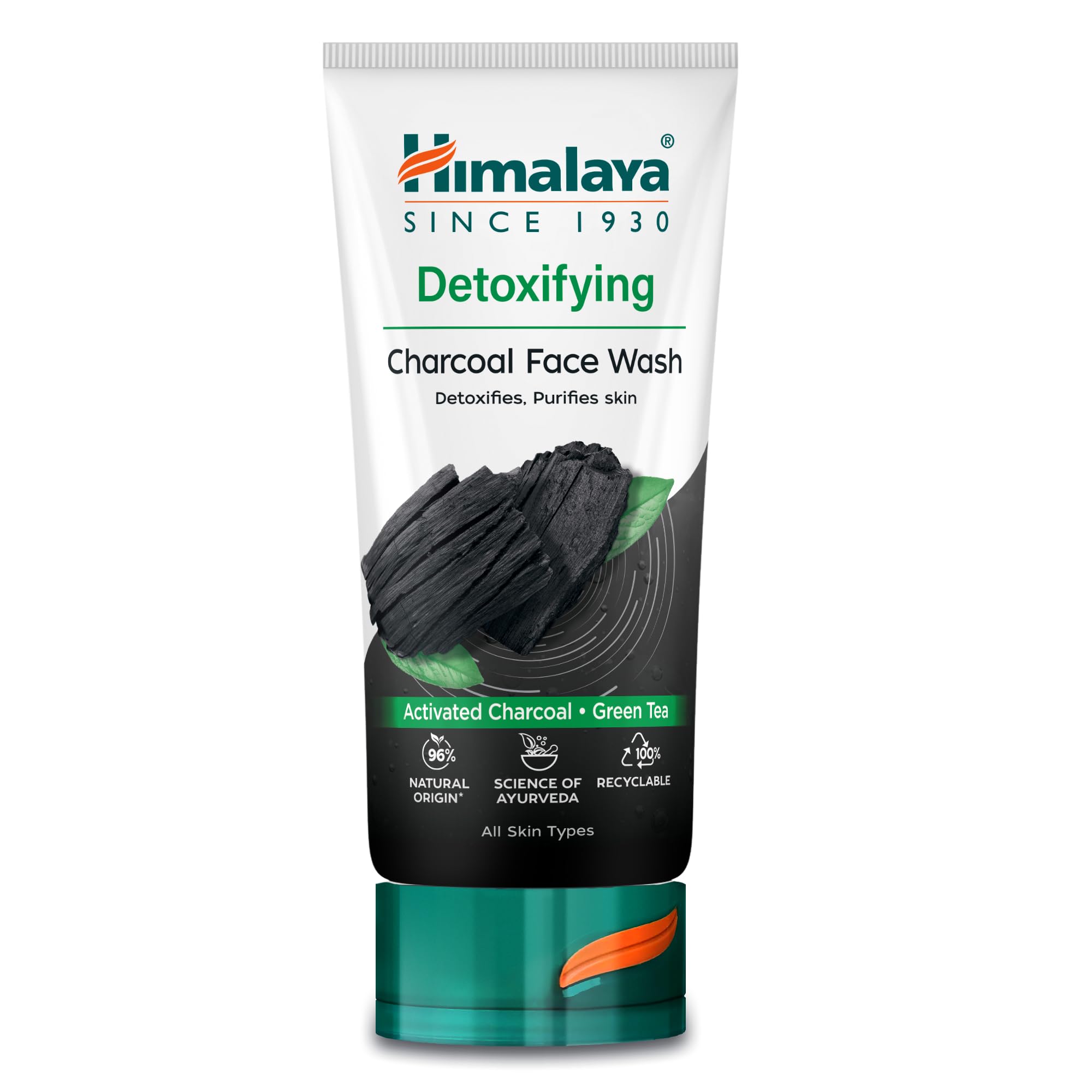 Himalaya Detoxifying Charcoal Face Wash with the Goodness of Green Tea and Coconut Charcoal Powder, Removes Dirt and Purifies the Skin, Leaving It Clean and Refreshed - 150 ml — image 1