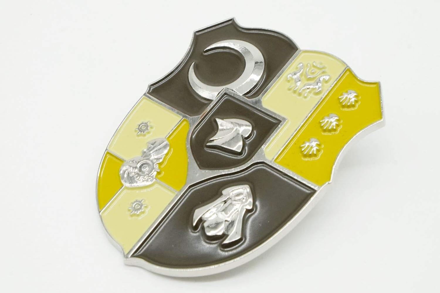 Amazon Co Jp Ace バナナファイヤーエンブレム 3つの家のゲームアクセサリー ナショナルエンブレム ブローチピン アドレスチャン帝国 ファエルグフ王国 レスターアライアンス おもちゃ