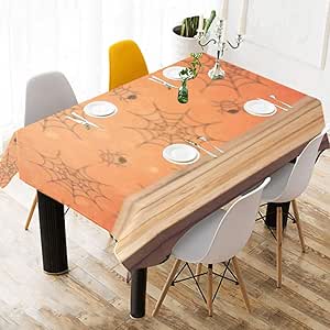 Mantel, mesa de terraza de madera vacía sobre mantel con estampado de