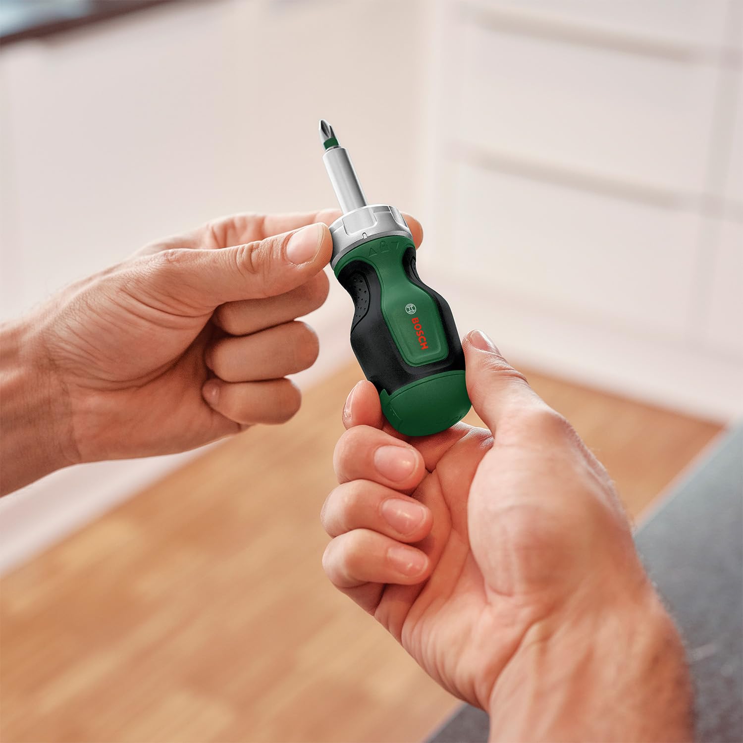 Bosch Stubby Ratschenschraubendreher mit Bit Magazin, 6-teilig (kompakter Ratschenschraubendreher mit hohem Drehmoment; 6 Bits – PH2,SL5,TX25,HEX3/4/5; ergonomisch; magnetischer Bithalter) 2