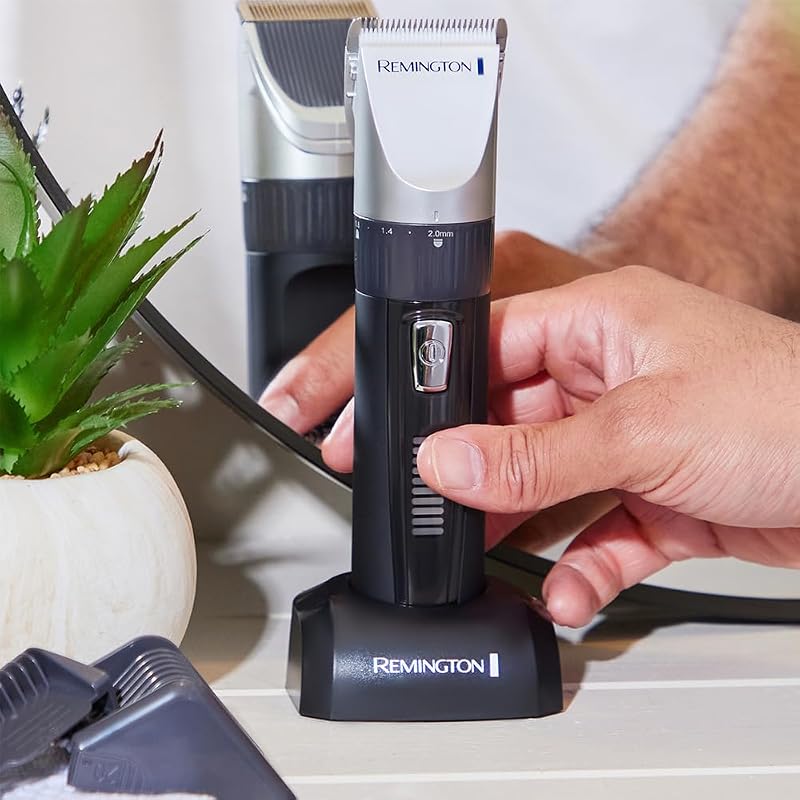 Máquina de cortar cabelo remington genius, máquina de cortar cabelo com e sem fio, lâminas de cerâmica, 10 pentes, seleção de corte precisa, autonomia de 50 min, indicador de carga led, pasta, preto - hc5811