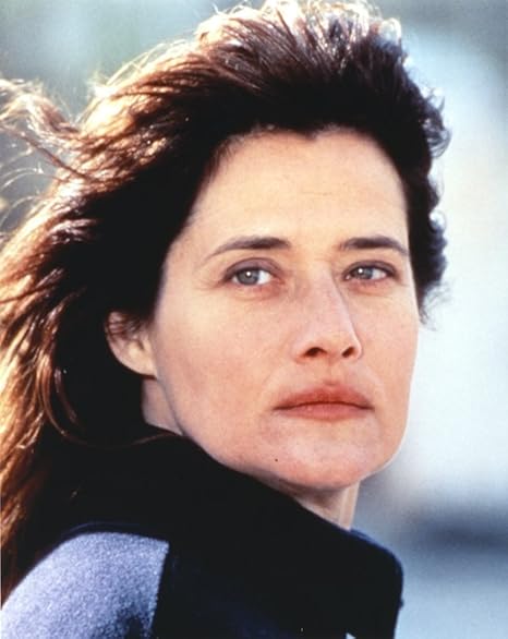 Celebrity Photos Lorraine Bracco Wearing A Black Coat Photo Print 60 96 X 76 20 Cm Amazon De Kuche Haushalt