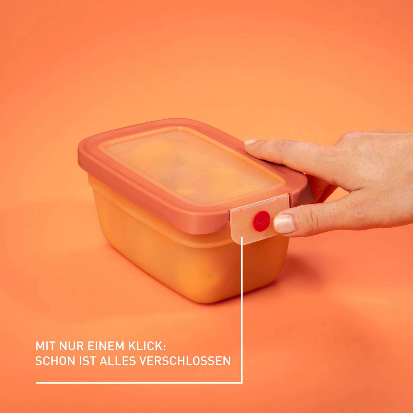 EMSA oneClick Frischhaltedose, verschlossen mit nur 1 x Klick, Lebensmittel 2 x länger frisch, 100% dicht, Made in Germany, 0,75L, gefrier-, mikrowellen- und spülmaschinengeeignet, orange, N1210500 2