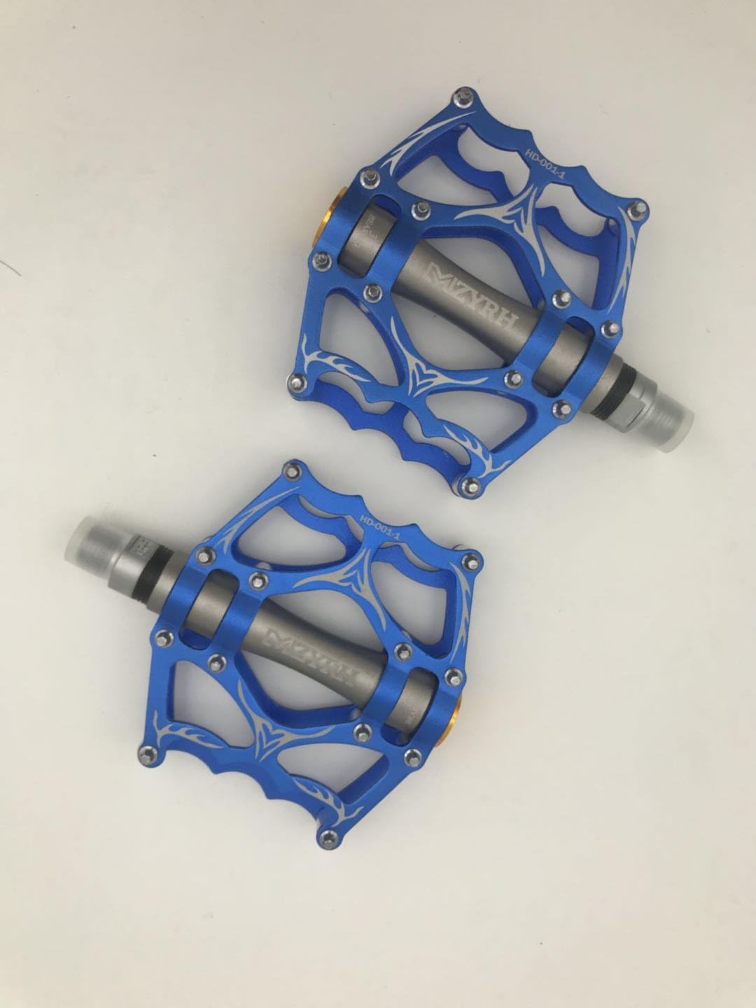 Willyn JT40 Ultra-Light Trekking Racing Bike Pedals, 3 x Sealed Bearings, Anti-Slip Bicycle Pedals, Blau mit Schwarz