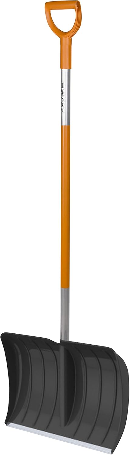 Fiskars Schneeräumer für kleine und große Schneemengen, Blattbreite: 52 cm, Kunststoff-Blatt/Aluminium-Stiel, Schwarz/Orange, SnowXpert, 1003469