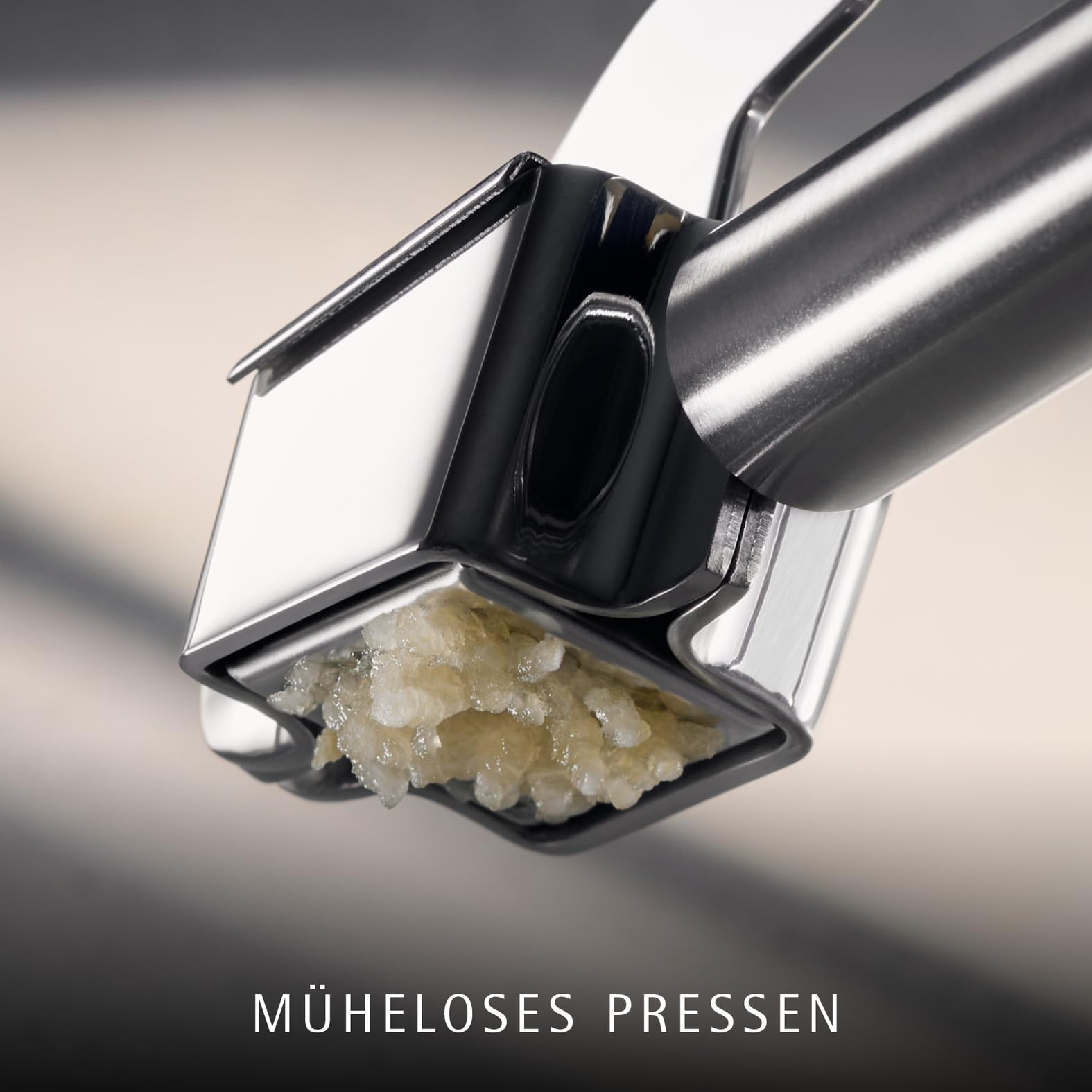WMF Profi Plus Knoblauchpresse Edelstahl 17,5 cm, Cromargan Edelstahl teilmattiert, Knoblauchpresse spülmaschinengeeignet 2