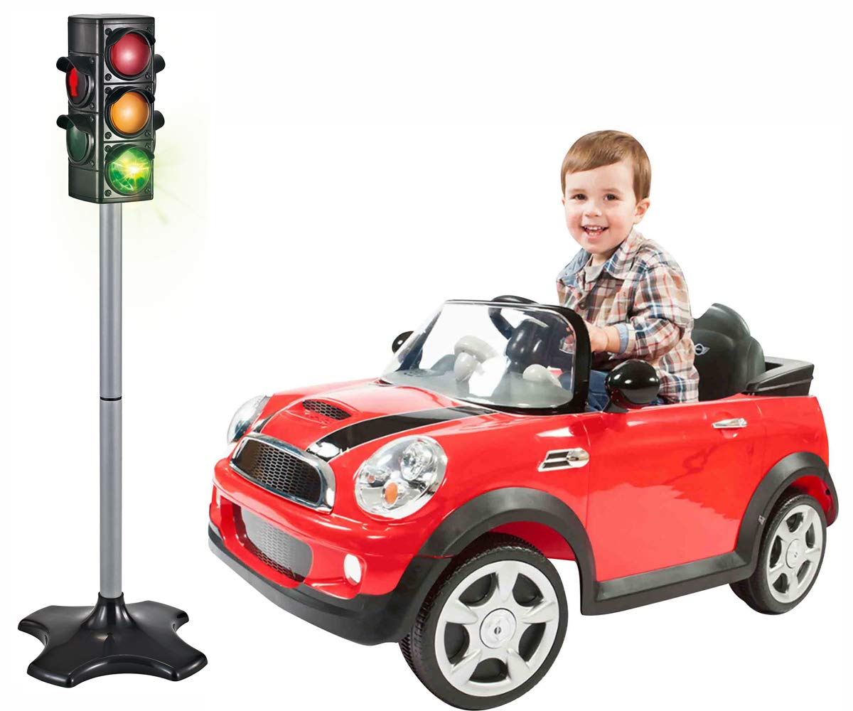 Brigamo Toy traffic light with light change for car and pedestrian traffic