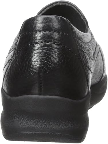 clarks women's in motion kick walking shoes