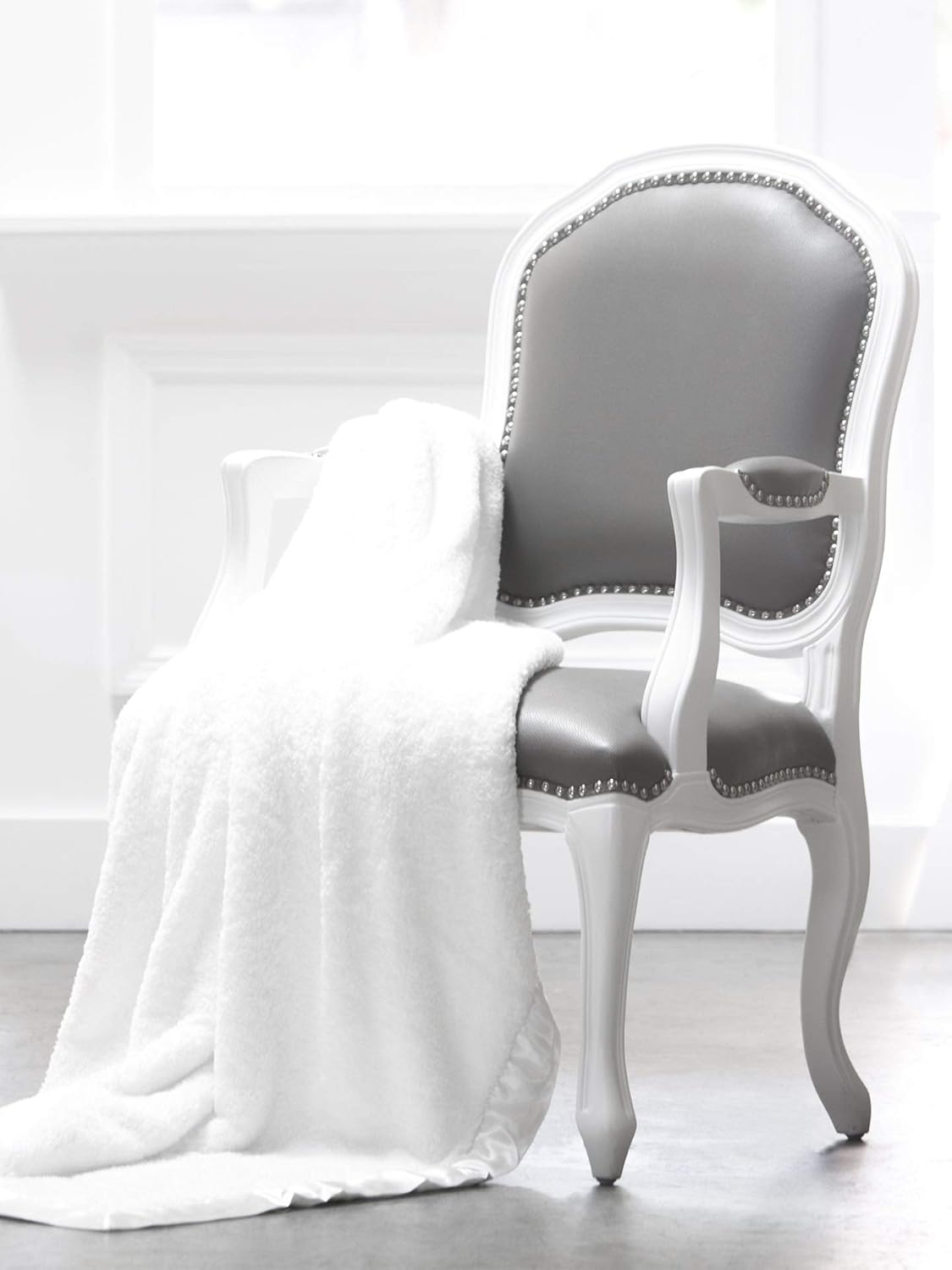 little giraffe chenille blanket