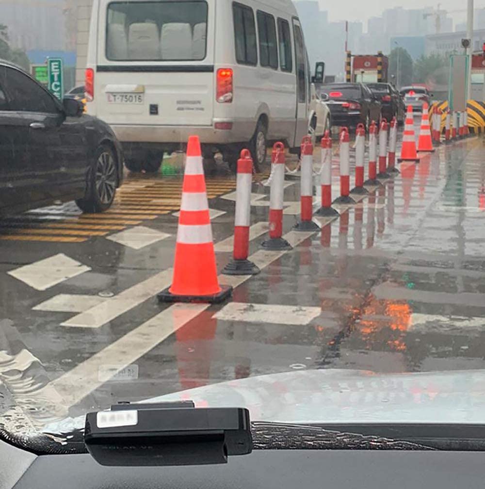 (6 Pack) BESEA 28” Orange Safety Traffic Cone, Black Base Construction Road Parking Cone Structurally Stable，Crowd Control at Public Places (28" Height).: Industrial & Scientific