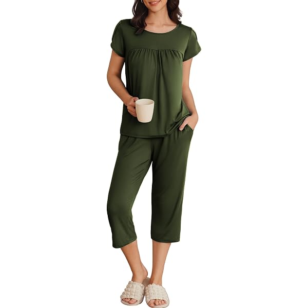Ekouaer Lot de 2 vêtements de nuit pour femme – Ensembles de pyjama capri à manches courtes – Haut à col en V et pantalon capri avec poches – Taille S à Ekouaer Lot de 2 vêtements de nuit pour femme – Ensembles de pyjama capri à manches courtes – Haut à col en V et pantalon capri avec poches – Taille S à