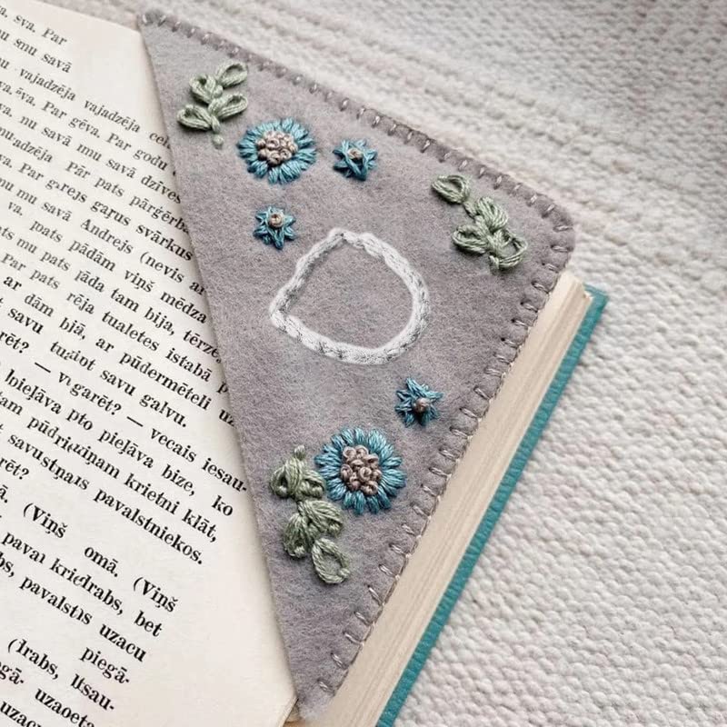 Litthing Hand Embroidered Corner Bookmark, 26 Letters Personalised Seasons Felt Triangle Bookmarks Gifts for Book Lovers Men Women