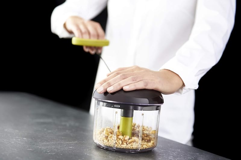 K13212 5-Sekunden-Zerkleinerer ohne Strom, 900ml, Universalzerkleinerer für Gemüse, Obst, Nüsse, Knoblauch, Babynahrung inkl. zusätzlichem Ice-Crusher, Schwarz/Grün/Transparent