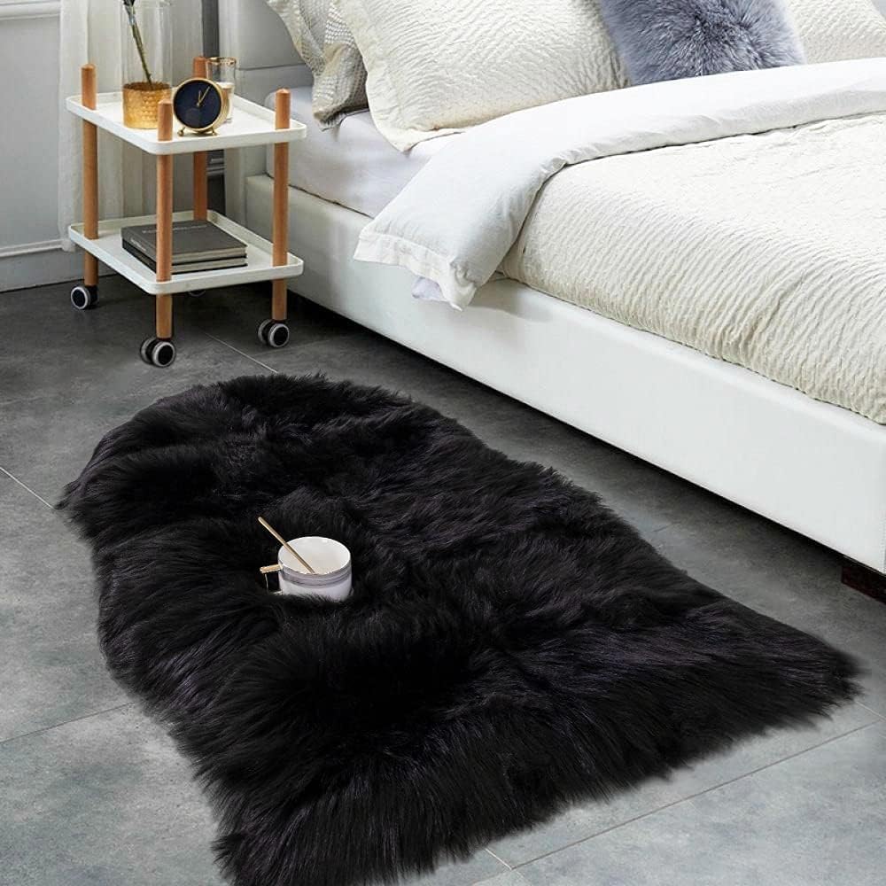 JXLOULAN Fluffy Faux Sheepskin Rug Black 60x90 cm- Hypoallergenic Non-Shedding Area Rug for Living Room/Bedroom/Kids Room, Cloud-Like Soft & Machine Washable