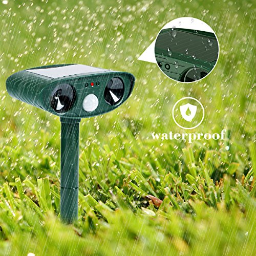 Animal Pest Repeller,Wikoo Solar Powered Ultrasonic Pest Repellent,Effective Outdoor Waterproof Pest Control,Repels Raccoons,Skunks,Foxes,Dogs,Cats,Deer,Squirrels etc