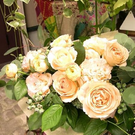 Amazon パリスタイルの花屋 大輪 バラ オークランド とブルーベリーのアレンジメント 開店祝い 誕生日 送別 退職祝いに 各種お祝い 記念日に フラワーアレンジメント オンライン通販