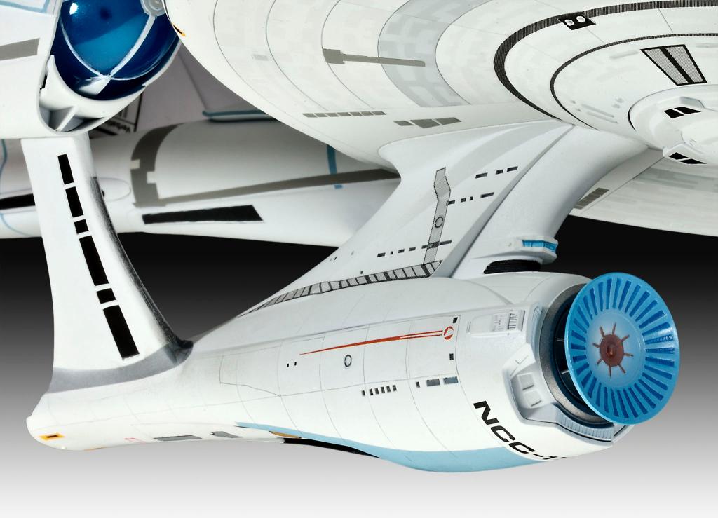 Maquette de vaisseau spatiale avec peintures Revell