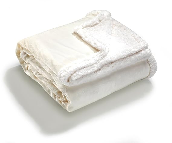 heimtexland Kuscheldecke XL 150x200 cm in Alcantara-Lederoptik mit Lammfell Farbe Creme super weich und fusselfrei Wohndecke 