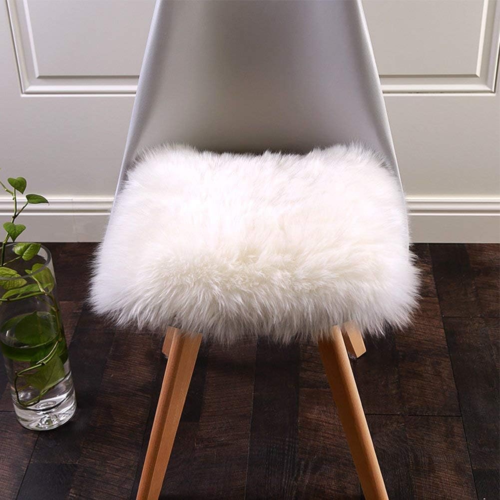 QINGLOU Faux Fur Sheepskin Style Rug Faux Fleece Chair Cover Seat Pad Soft Fluffy Shaggy Area Rugs For Living Room Bedroom Sofa Floor Rugs (White(Square), 45 x 45cm)
